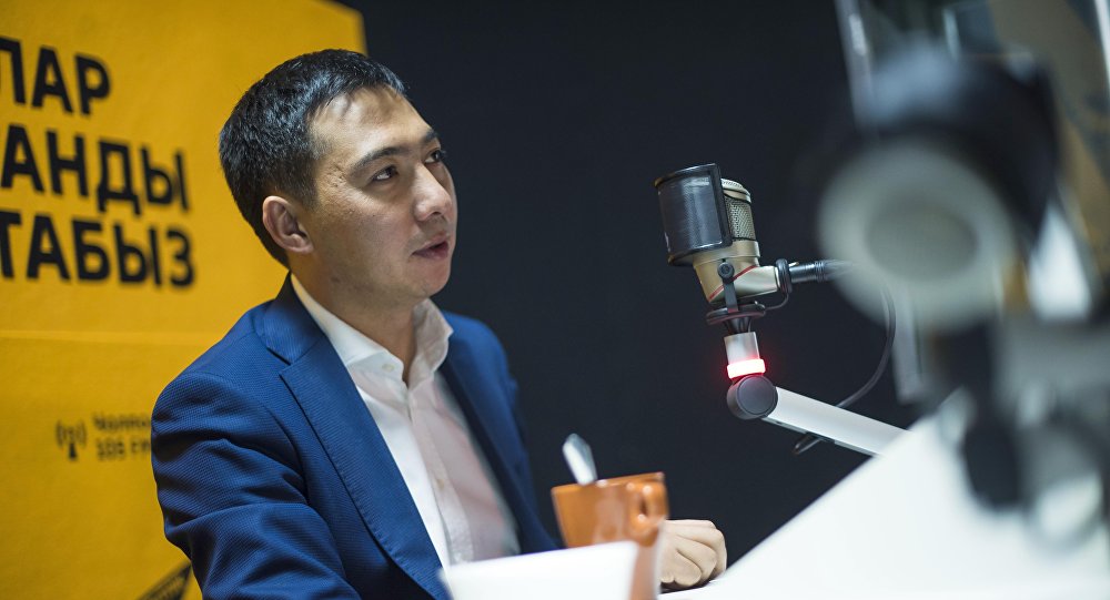 Заместитель министра культуры, туризма и информации, глава Департамента туризма Азамат Жаманкулов во время интервью на радио Sputnik Кыргызстан
