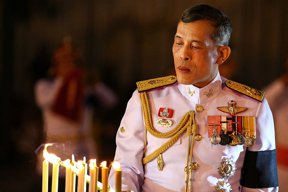 Король тайланда в германии фото