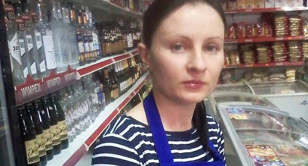 Архивное фото продавщицы магазина в Казахстане Нины Калимовой
