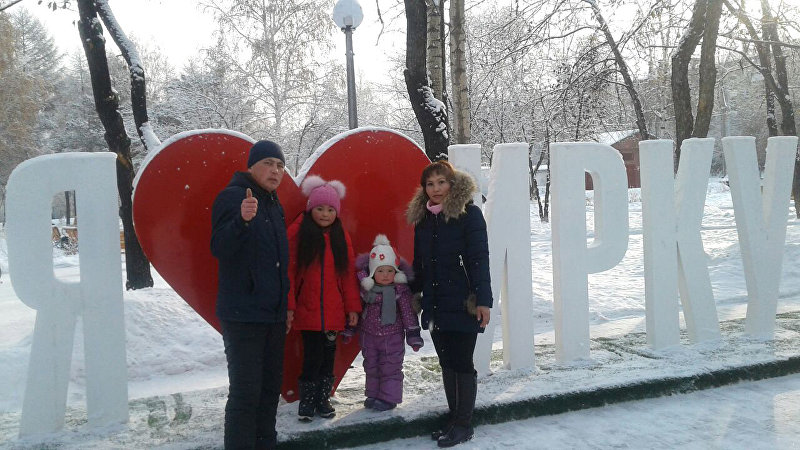 Мигрант из Кыргызстана в Иркутске Каныбек Абдулазизов с семьей