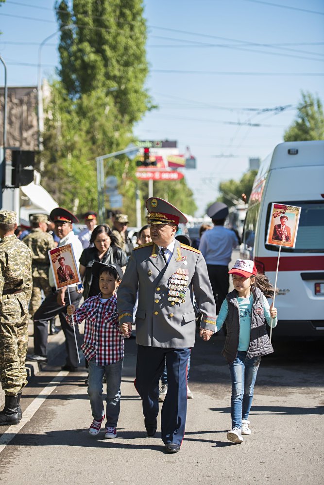 Шествие Бессмертного полка в Бишкеке к 72 годовщине Победы