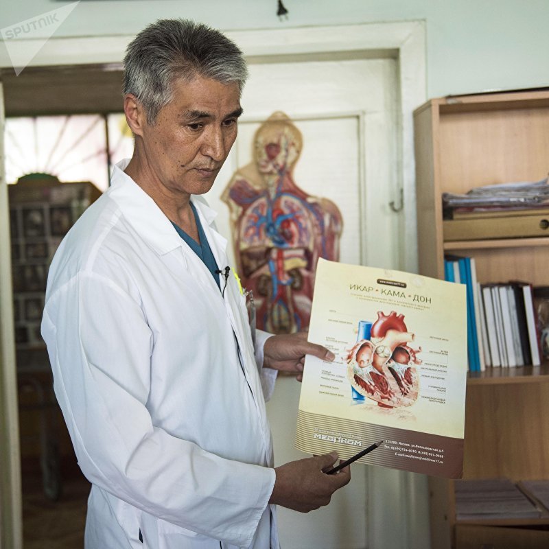 Заведующая отделением хирургии врожденных пороков сердца НИИХСТО Самидин Шабыралиев