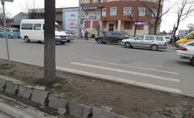 Пешеходный переход в районе улиц Ахунбаева и Табалдиева (неподалеку от Политеха)