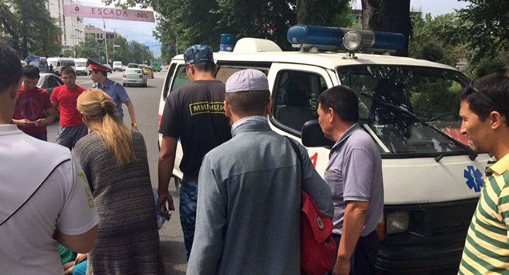 Наезд на пешехода на пересечении улиц Абдрахманова и Пушкина в Бишкеке