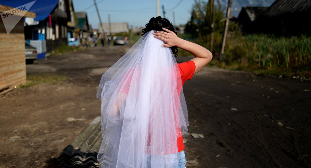 КЕЛИН АЗ ХОНА БАРОМАДУ ДИГАР БАРНАГАШТ