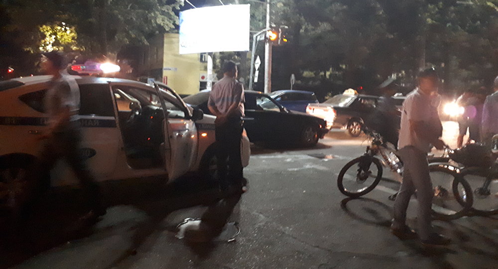 19 августа мотоциклист двигался по проспекту Чуй и на перекрёстке с улицей Тоголока Молдо столкнулся с автомобилем Toyota Passo