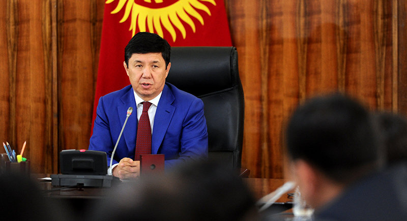 Премьер-министр Темир Сариев во время совещания по вопросам безопасности и укрепления государственной границы
