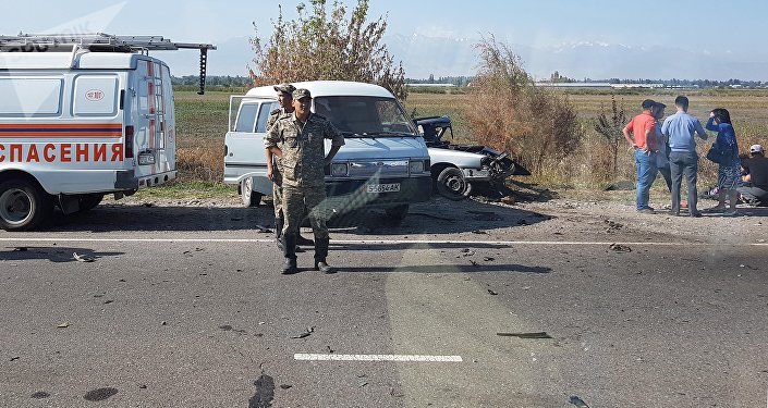 В результате автоаварии недалеко от Бишкека скончались два человека