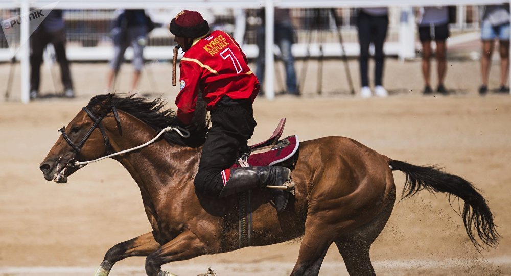 Участник традиционной конно-спортивной игры кок-бору. Архивное фото