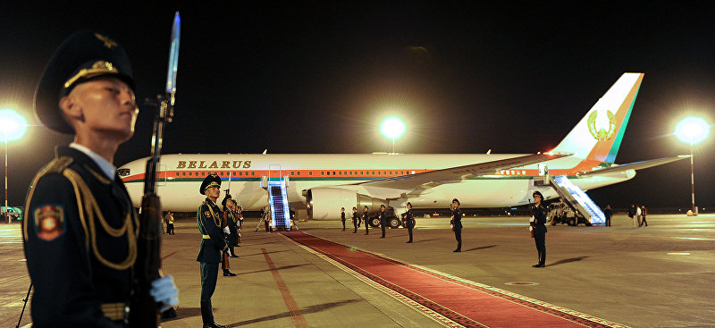 В Кыргызстан вечером 15 сентября прибыл президент Беларуси Александр Лукашенко в рамках саммита СНГ