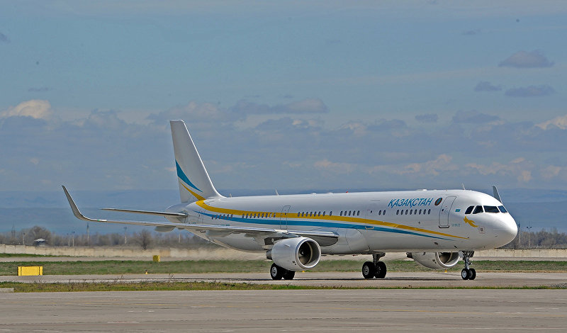 Самолет на котором прибыл президент Республики Казахстан Нурсултан Назарбаев в Кыргызскую Республику. 14 апреля, 2017 года