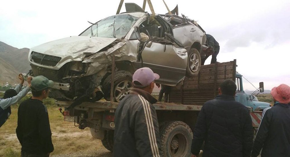 Lexus RX-300, за рулем которого был 17-летний парень перевернулся в Ошской области