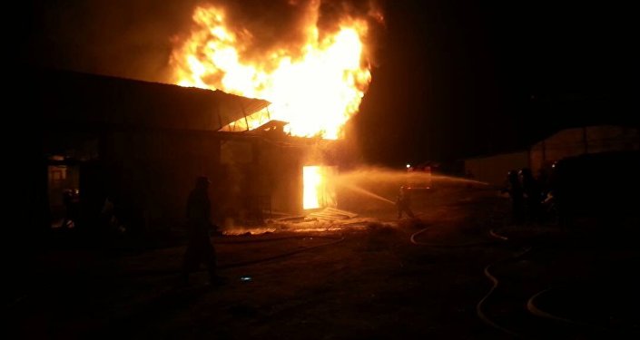 19 сентября примерно в 00.53 в селе Маевка Аламудунского района на территории молочной фермы загорелся склад