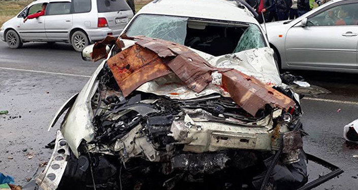 Близ Бишкеке в районе ГЭС-5 произошло лобовое столкновение двух автомобилей — Huyndai Porter и Subaru Outback, есть погибшие