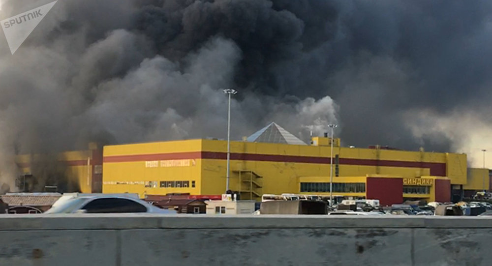 Пожар на строительном рынке Синдика расположенном у МКАД в районе Строгино