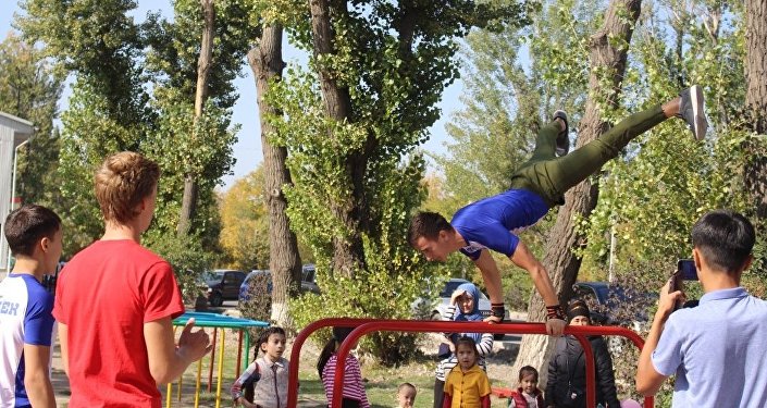 В Бишкеке открылась специализированная воркаут-площадка