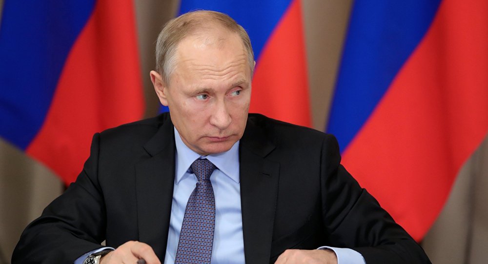 Владимир Путин подписал закон о СМИ-иноагентах