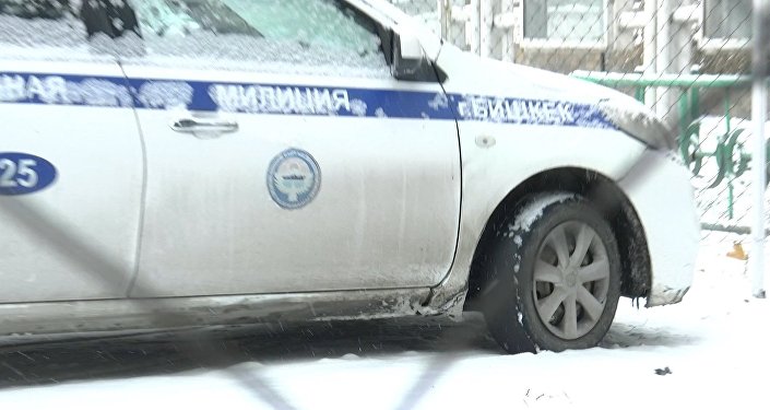 Зимой в Бишкеке некоторые патрульные машины ездят на летней &quot;резине&quot; — видео