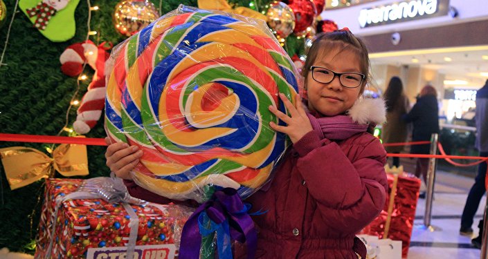 Самая большая новогодняя карамелька в Бишкеке