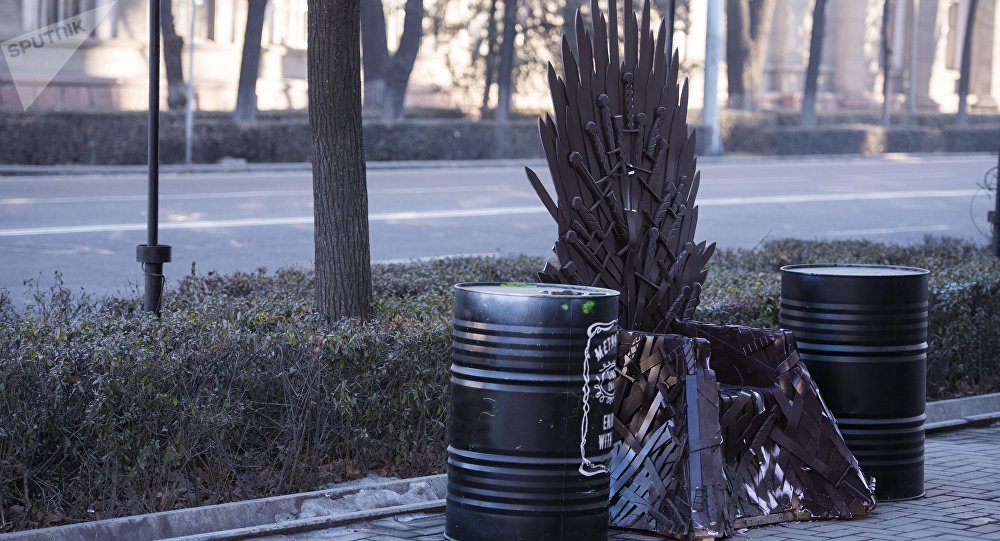 Копия железного трона из сериала Игра престолов в Бишкеке