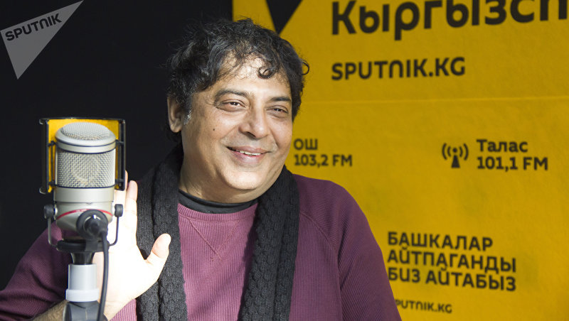 Индийский кинорежиссер Гириш Малик во время интервью Sputnik Кыргызстан