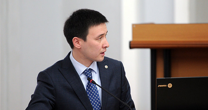 Глава Нацэнергохолдинга Айбек Калиев во время заседания в ЖК