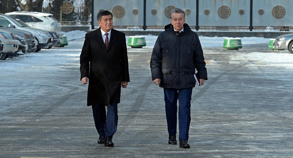 Президент Кыргызской Республики Сооронбай Жээнбеков и глава аппарата Фарид Ниязов. Архивное фото