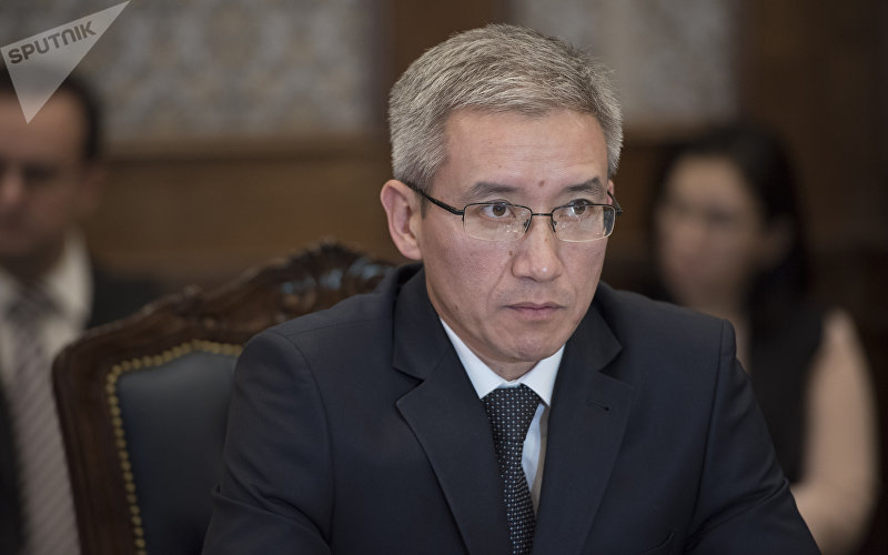 Председатель правления Российско-Кыргызского фонда развития Эркин Асрандиев на заседании совета фонда
