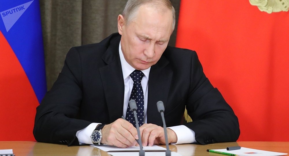 Путин ратифицировал протокол о поставках нефтепродуктов в Кыргызстан