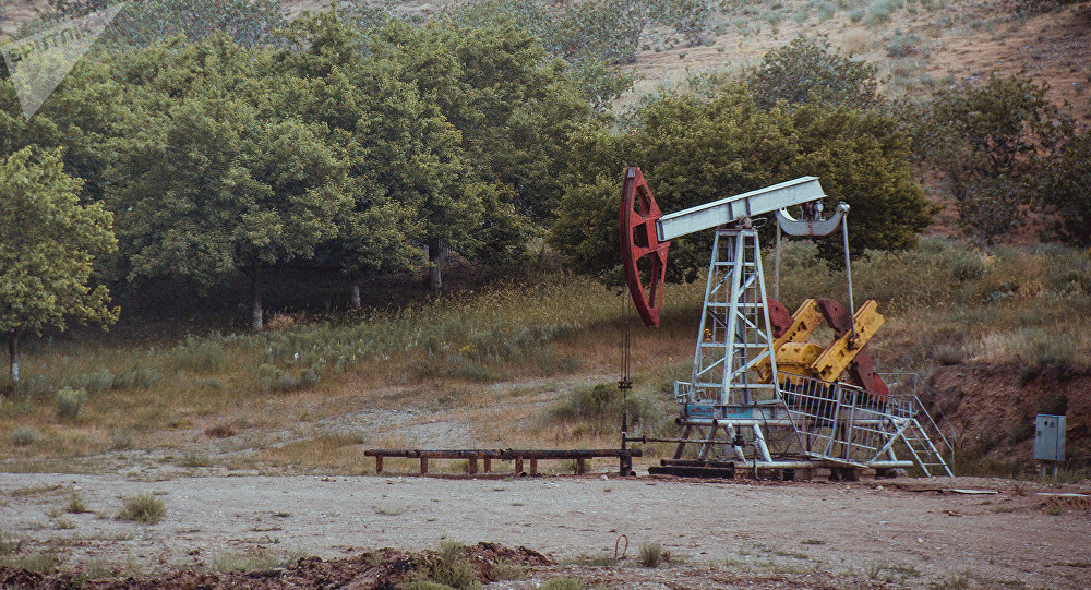 Нефтяная платформа в Баткенской области. Архивное фото