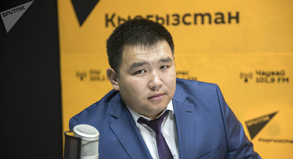 Өкмөткө караштуу монополияга каршы мамлекеттик агенттигинин алдындагы Керектөөчүлөрдүн укугун коргоо башкармалыгынын башкы адиси Аскат Азарбеков Өкмөткө караштуу монополияга каршы мамлекеттик агенттигинин алдындагы Керектөөчүлөрдүн укугун коргоо башкармалыгынын башкы адиси Аскат Азарбеков