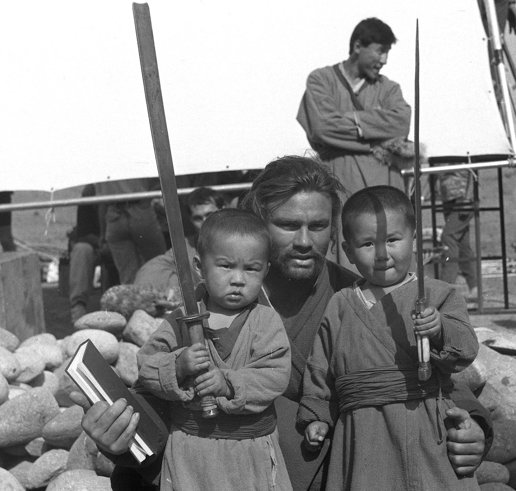 Ричард Тайсон менен кылыччан кыргыз балдар. "Чыңгыз хандагы" таберик сүрөт
