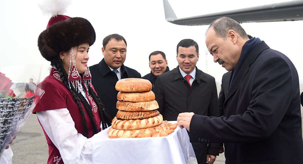 Премьер Узбекистана прибыл в Кыргызстан. Что обсудит с Абылгазиевым