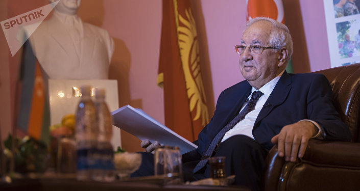 Чрезвычайный и Полномочный Посол Азербайджанской Республики в КР Гидаят Оруджев во время интервью корреспонденту Sputnik Кыргызстан