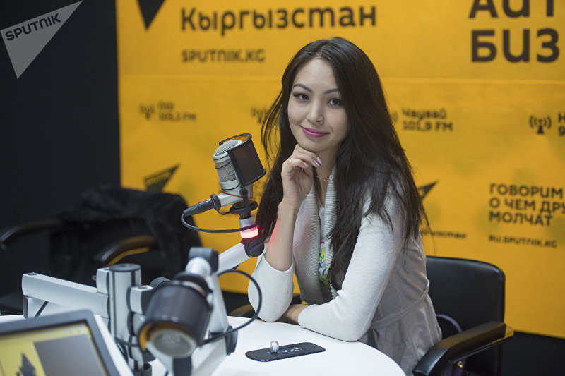 Частный предприниматель Лаура Жоробекова во время интервью на радиостудии Sputnik Кыргызстан
