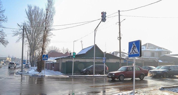 Установка светофора на перекрестке улиц Баялинова и Орозбекова