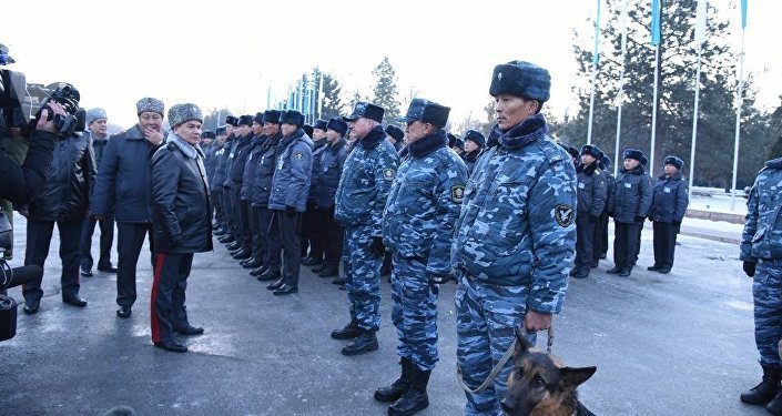 Гарнизонный развод милиции на Старой площади Бишкека