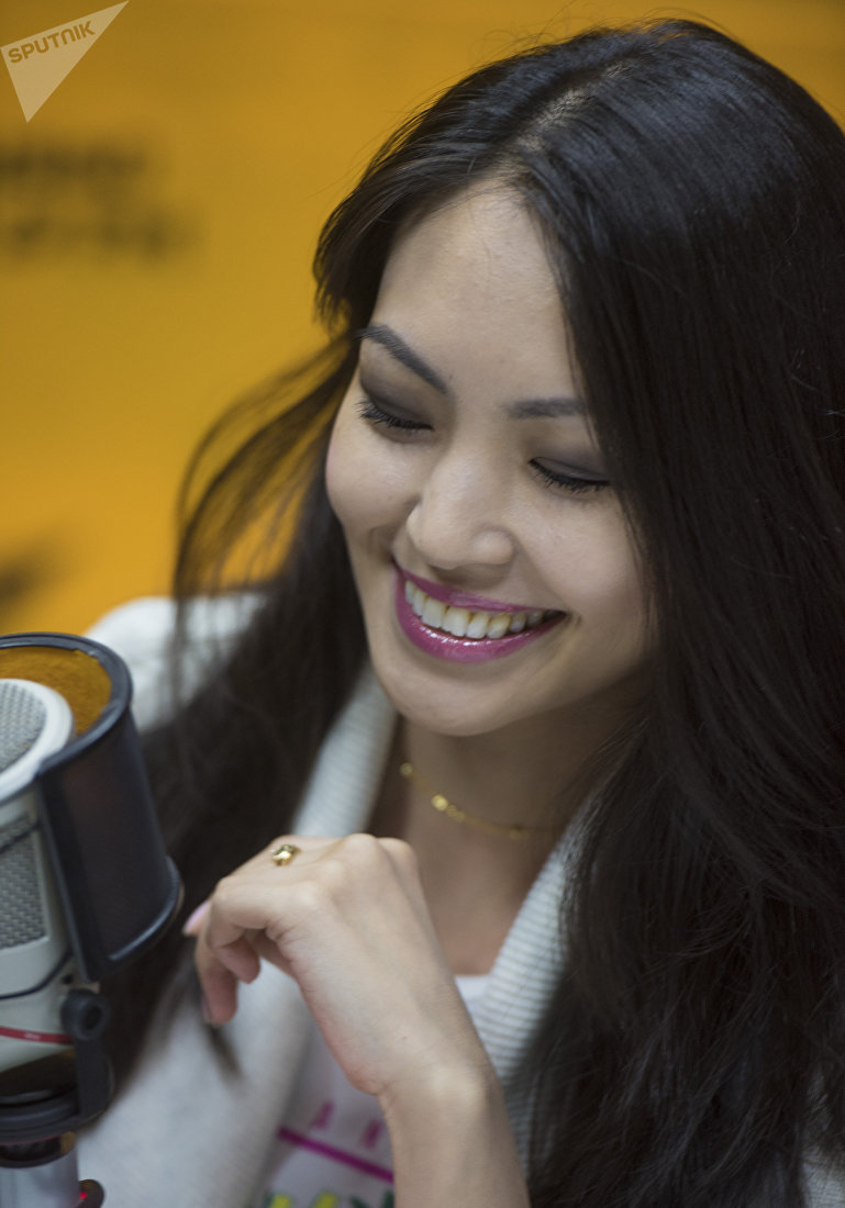 Частный предприниматель Лаура Жоробекова во время интервью на радиостудии Sputnik Кыргызстан