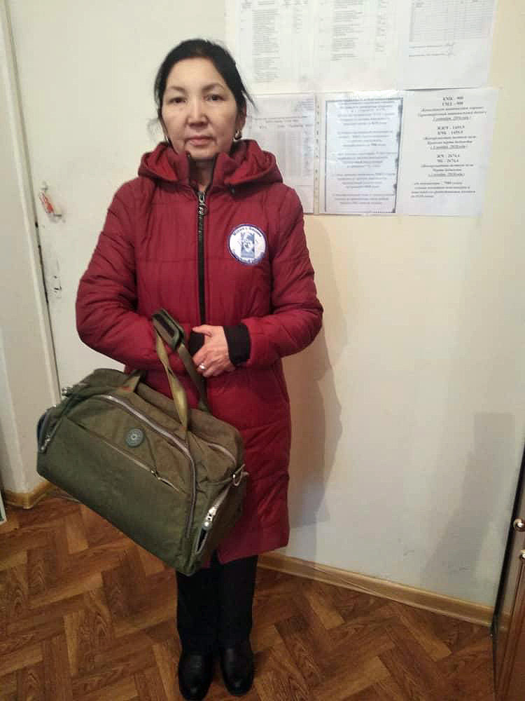 Соцработников Бишкека одели в новую форму