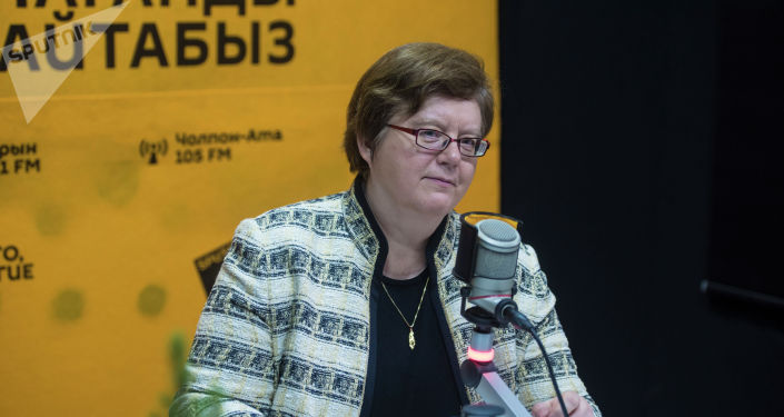 Чрезвычайный и полномочный посол Германии в Кыргызстане Моника Иверсен во время интервью на радиостудии Sputnik Кыргызстан