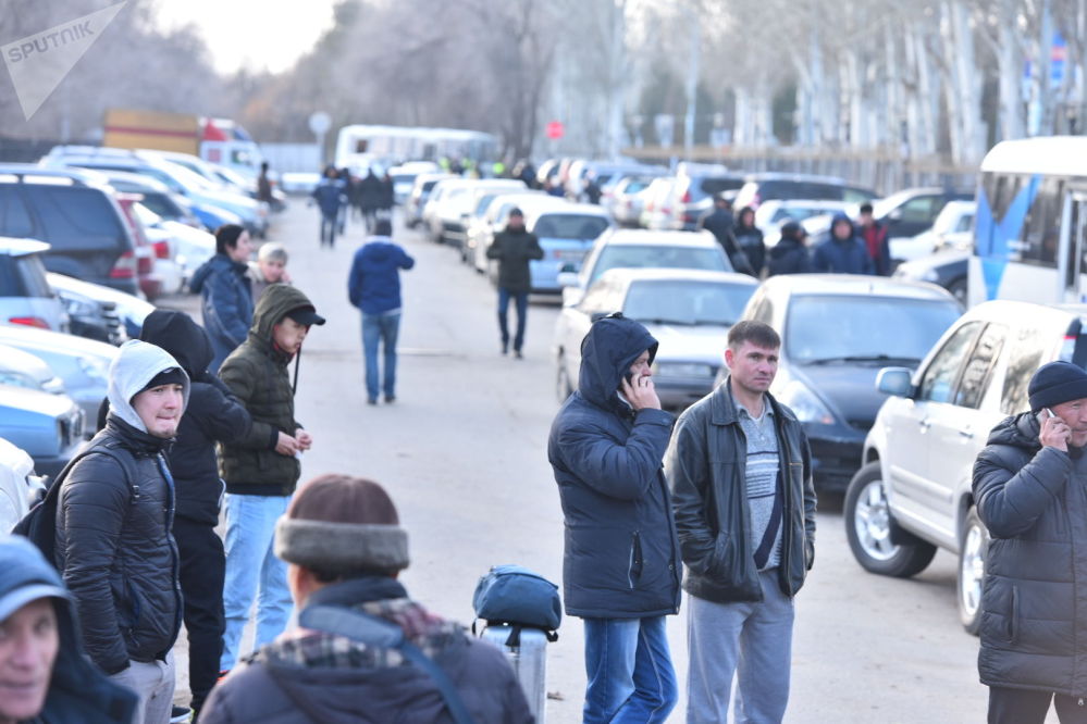 Очередь в поликлинике. Сообщить очередь. Сообщить очередь. Пожилые избиратели. Очередь из бабок.