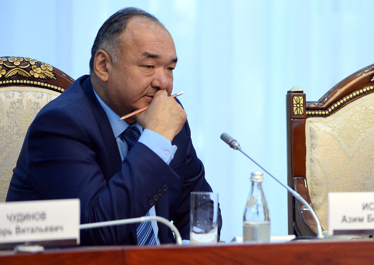 Экс-премьер-министры КР Азимбек Исабеков и Феликс Кулов на встрече с президентом Кыргызстана Сооронбаем Жээнбековым