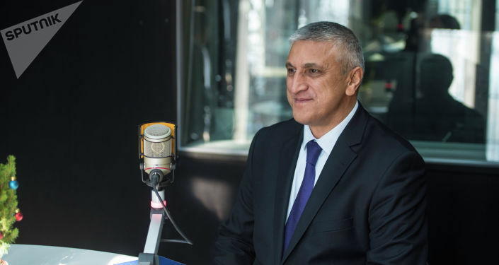 Чрезвычайный и Полномочный Посол Узбекистана в Кыргызстане Комил Рашидов во время интервью на радиостудии Sputnik Кыргызстан