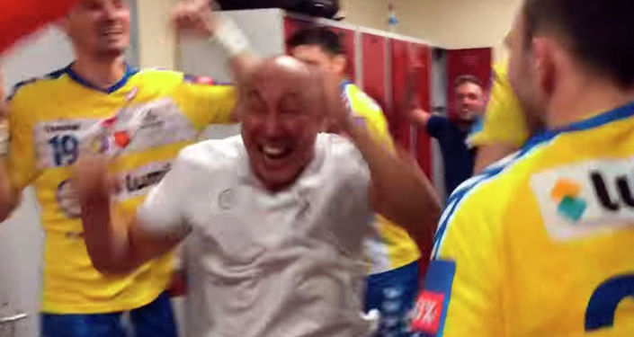 алекс дуйшебаев гандбол биография. 1044252457. алекс дуйшебаев гандбол биография фото. алекс дуйшебаев гандбол биография-1044252457. картинка алекс дуйшебаев гандбол биография. картинка 1044252457. Впору издавать сборник его интервью, взятых в разные времена и по различным поводам. Наставник польского "Виве" не иссякает в готовности потрясти откровениями на многие темы. алекс дуйшебаев гандбол биография. 1044252457. алекс дуйшебаев гандбол биография фото. алекс дуйшебаев гандбол биография-1044252457. картинка алекс дуйшебаев гандбол биография. картинка 1044252457. Впору издавать сборник его интервью, взятых в разные времена и по различным поводам. Наставник польского "Виве" не иссякает в готовности потрясти откровениями на многие темы.