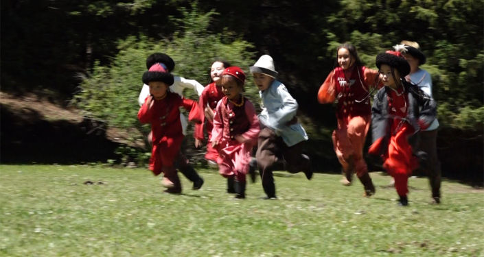 Тушоо кесуу — один из древнейших кыргызских обрядов. Это символичное разрезание пут маленького ребенка, которое превращается в настоящее торжество.