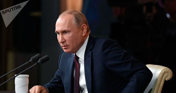 Президент РФ Владимир Путин на ежегодной большой пресс-конференции в Центре международной торговли на Красной Пресне.