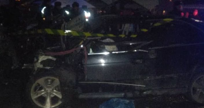Последствия ДТП в жилмассиве Ак-Ордо, где погибли четыре человека