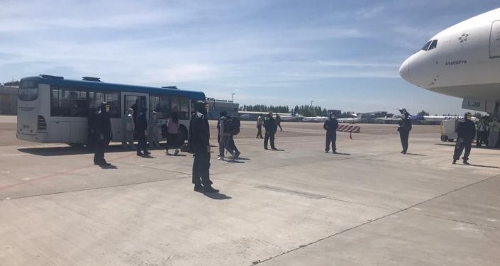 МИД КР сообщает о прибытии чартерного рейса с Турции на борту которого возвратились кыргызстанцы. 24 апреля 2020 года 