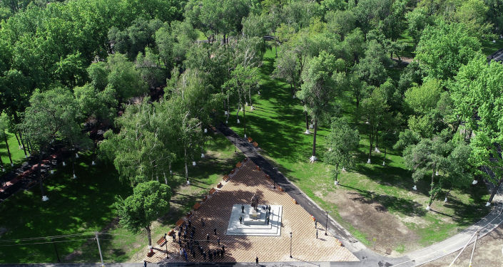 Открытие парка имени героя Советского Союза Чолпонбая Тулебердиева в городе Бишкек. 7 мая 2020 года