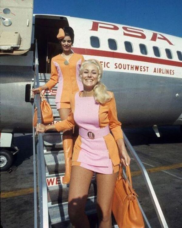 Стюардессы авиакомпании Pacific Southwest Airlines в 1960 годах  - Sputnik Кыргызстан
